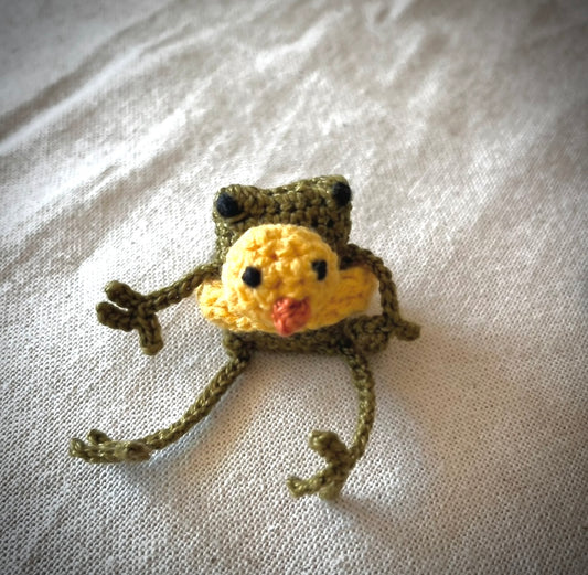 Frog brooch