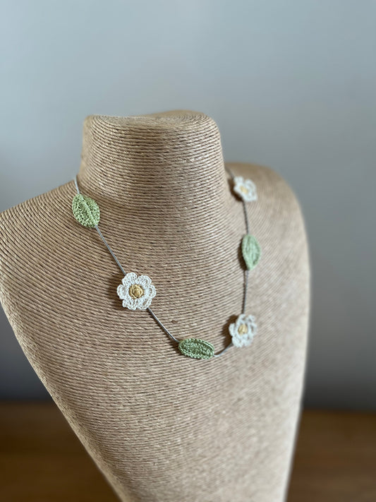 Daisy Necklace