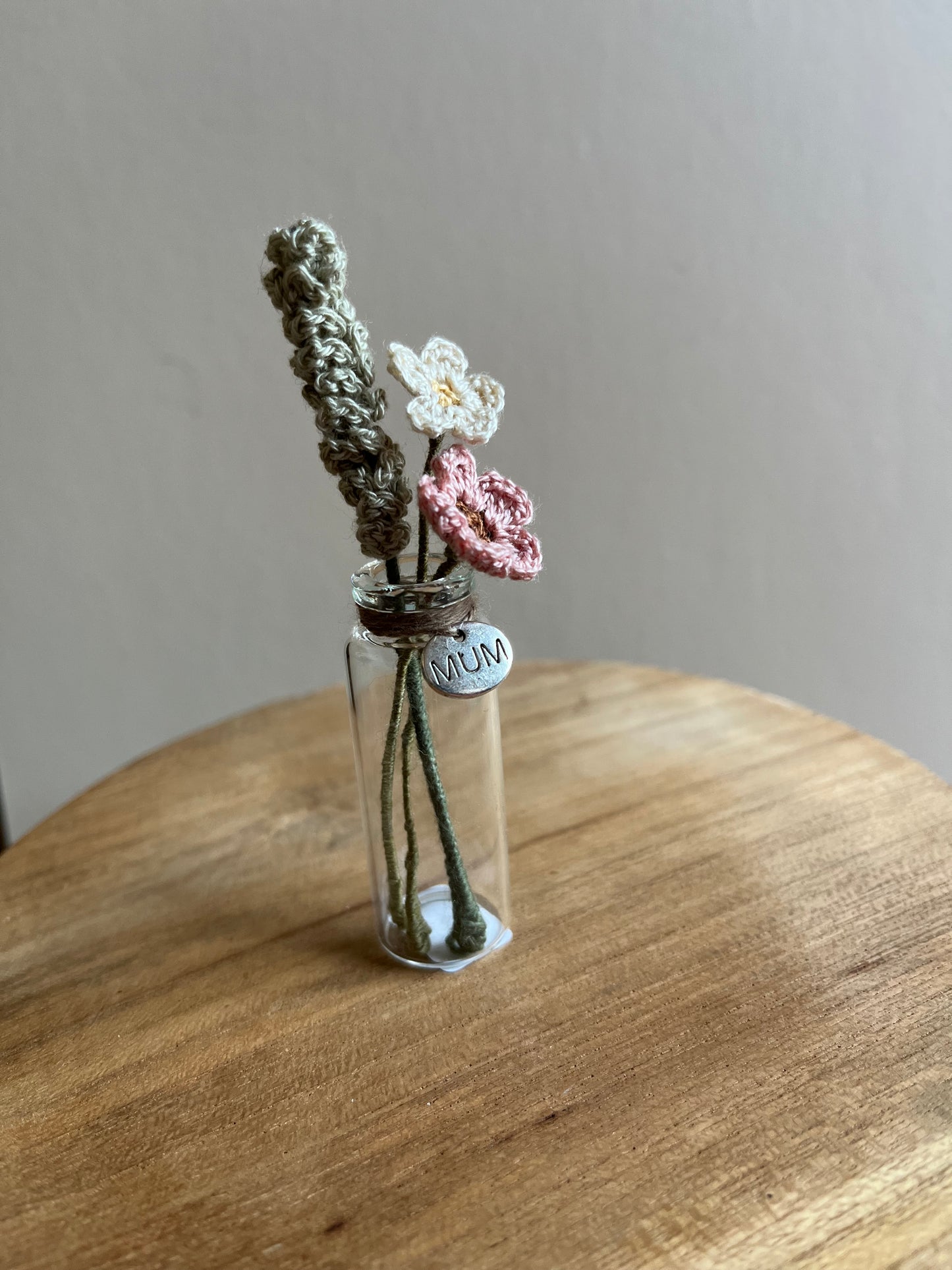 Mum flowers and vase